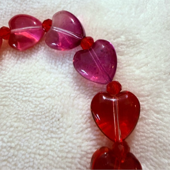 Glass Heart Bracelet in Pink and Red Ombré - Picture 3 of 4